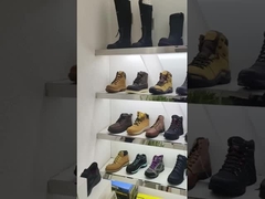 Sala campioni di scarpe di sicurezza