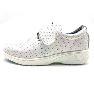 comprare Scarpe di sicurezza da infermiere bianche Scarpe leggere da piedi di acciaio traspiranti online manufacture