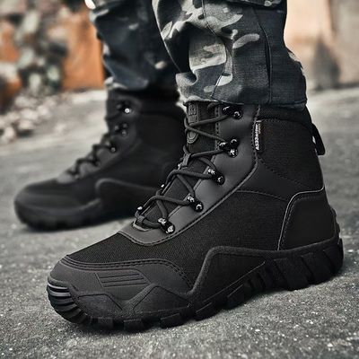 Stivali tattici camuffati di fascia media respirabili che assorbono il sudore